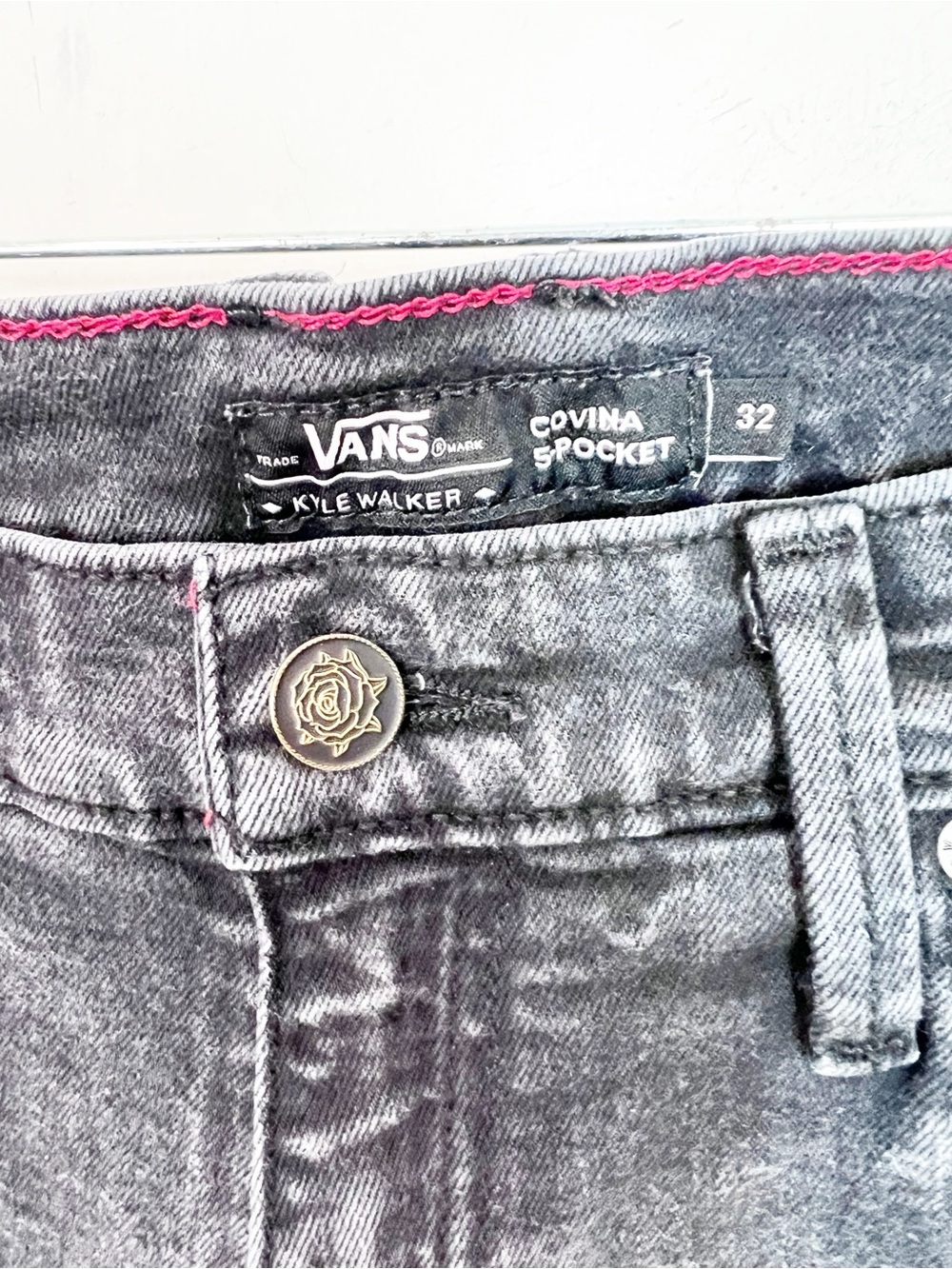 VANS KYLE WALKER COVINA 5 POCKET BLACK STRAIGHT LEG JEANS MENS 32 - Picture 4 of 5